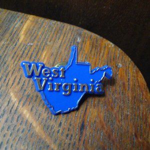 🇺🇸 West Virginia Map Vintage Lapel Pin